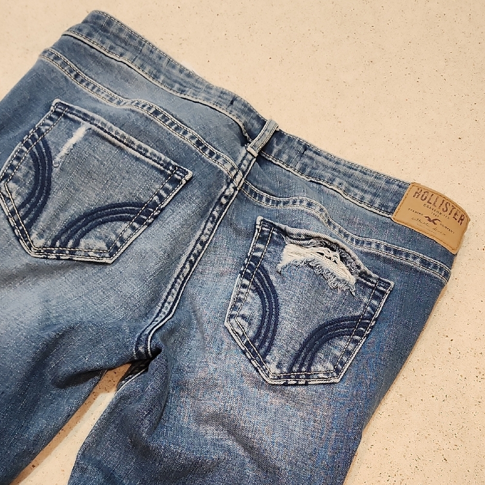 Hollister Women Light Blue Slim Straight Distressed Jeans 3 Crop